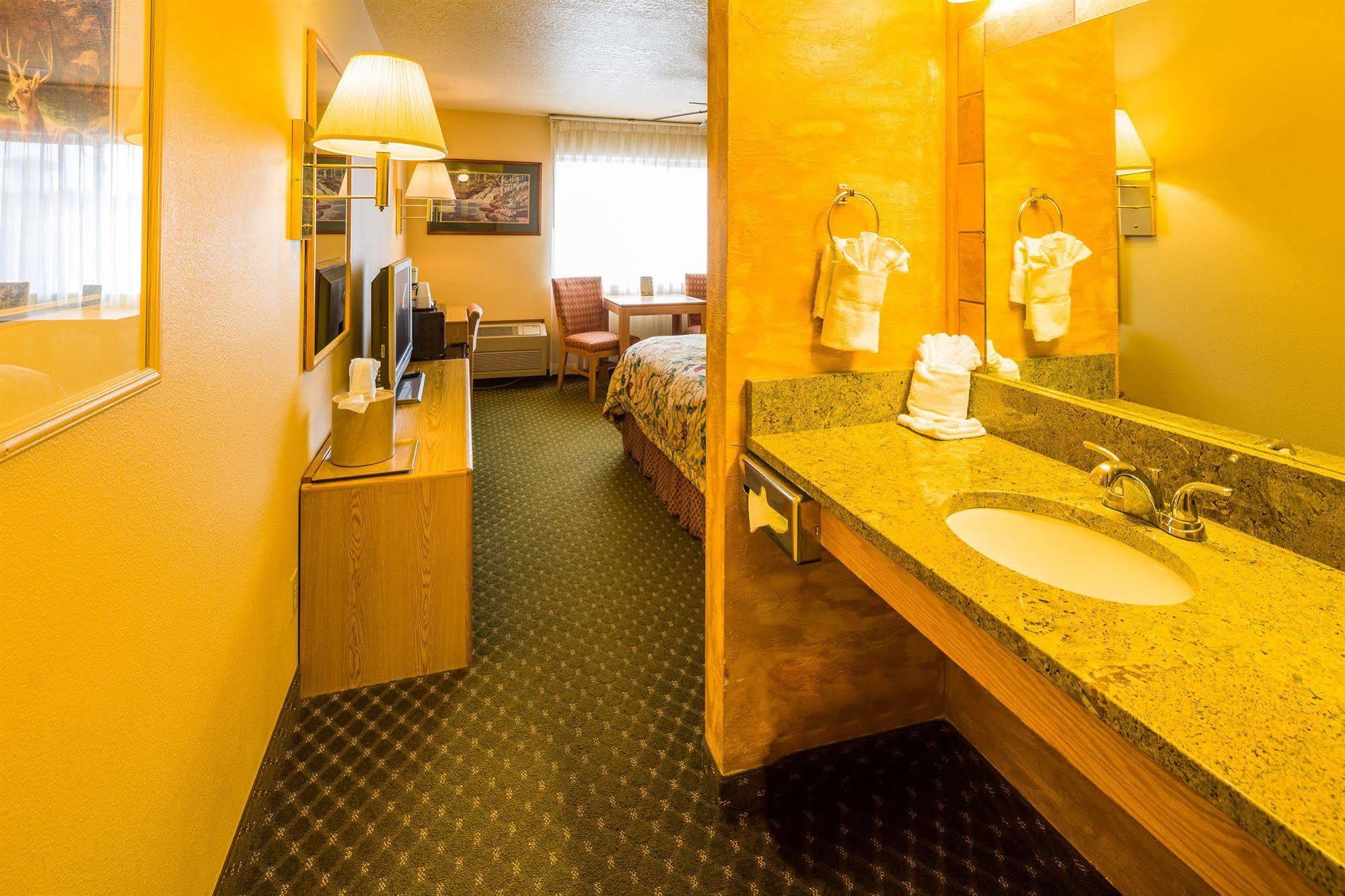 Alpine Inn & Suites Гънисън Екстериор снимка