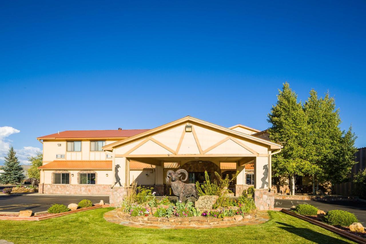 Alpine Inn & Suites Гънисън Екстериор снимка