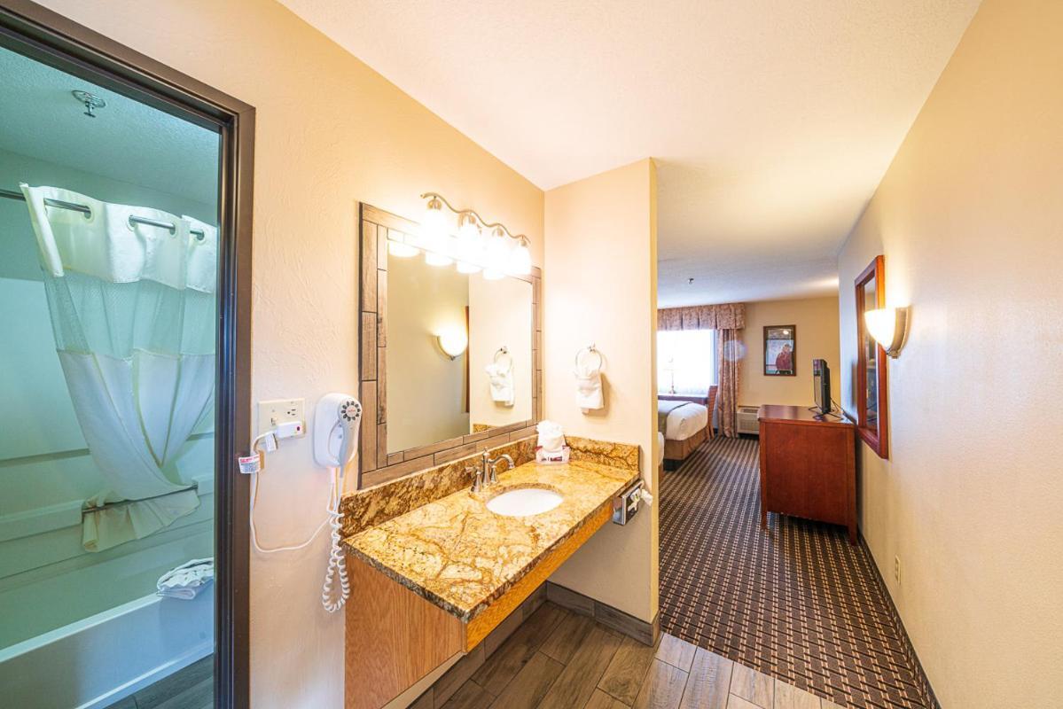 Alpine Inn & Suites Гънисън Екстериор снимка
